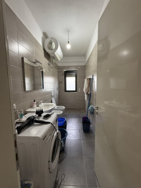 Tirane, jepet me qera apartament 2+1 Kati 5, 129 m² 600 € (Ish Fusha E Aviacionit Kompleksi Green City)