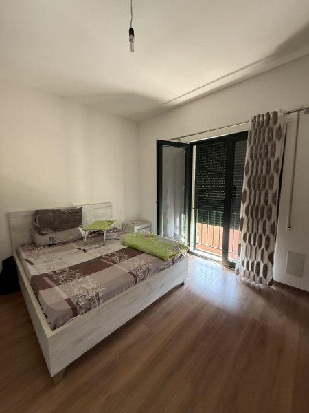 Tirane, jepet me qera apartament 2+1 Kati 5, 129 m² 600 € (Ish Fusha E Aviacionit Kompleksi Green City)
