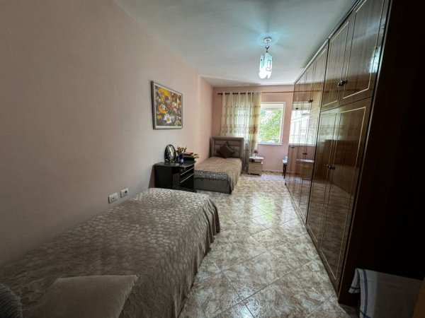 Tirane, jepet me qera apartament 2+1+Aneks+Ballkon Kati 2, 100 m² 700 € (Sheshi Willson)
