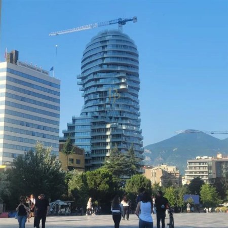 Tirane, shitet apartament 2+1+Ballkon Kati 20, 180 m² 890.000 € (Qender)