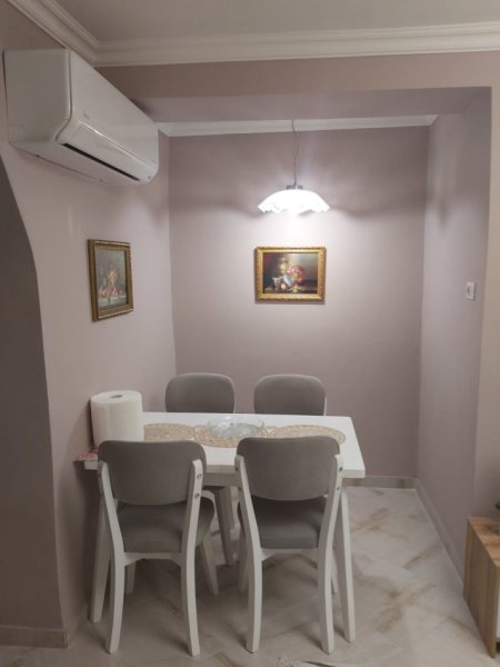 Tirane, jepet me qera apartament 1+1+Ballkon Kati 1, 65 m² 610 € (Rruga Drago Siliqi)