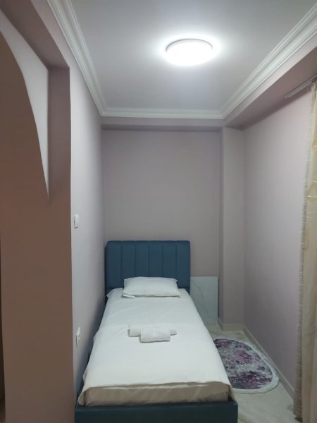 Tirane, jepet me qera apartament 1+1+Ballkon Kati 1, 65 m² 610 € (Rruga Drago Siliqi)