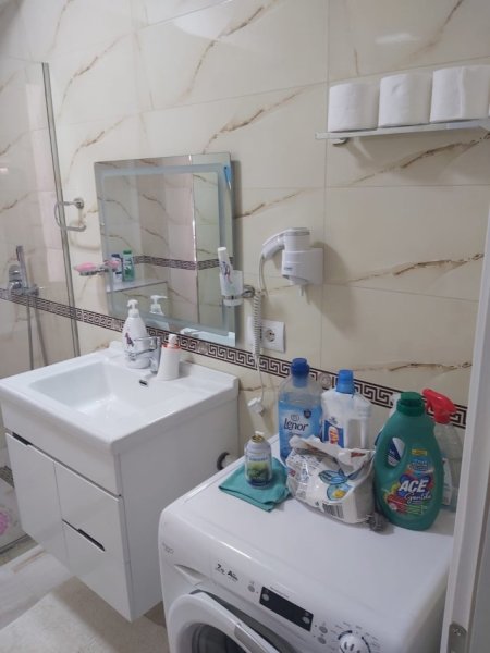Tirane, jepet me qera apartament 1+1+Ballkon Kati 1, 65 m² 610 € (Rruga Drago Siliqi)