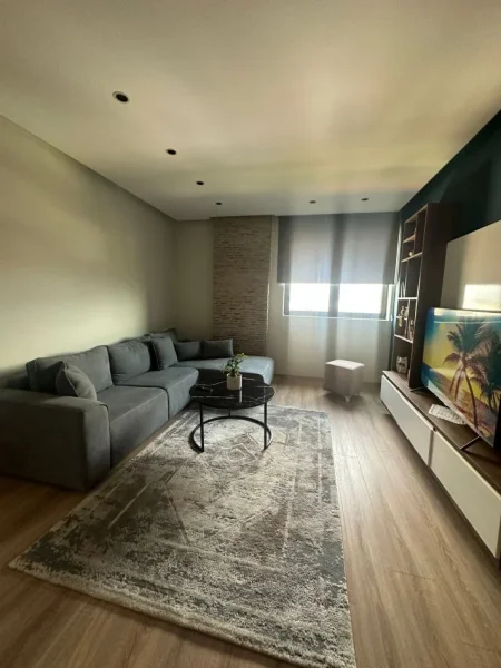 Tirane, jepet me qera apartament 2+1 Kati 7, 90 m² 600 € (astir)