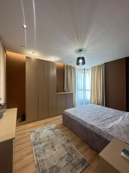 Tirane, jepet me qera apartament 2+1 Kati 7, 90 m² 600 € (astir)