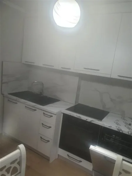 Tirane, jepet me qera apartament 2+1 Kati 8, 95 m² 600 € ('Univers City' , prane QTU)