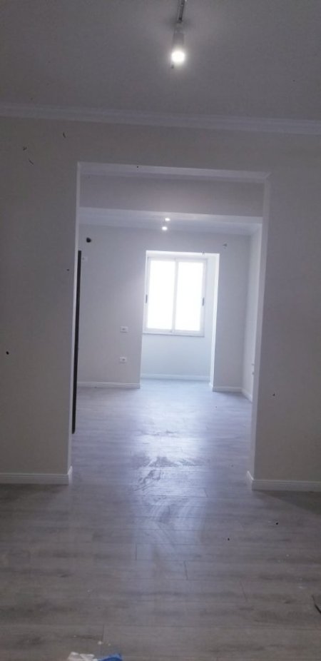 Tirane, jepet me qera ambjent biznesi Kati 0, 80 m² 1.500 € (Blloku)