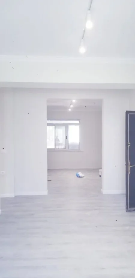 Tirane, jepet me qera ambjent biznesi Kati 0, 80 m² 1.500 € (Blloku)