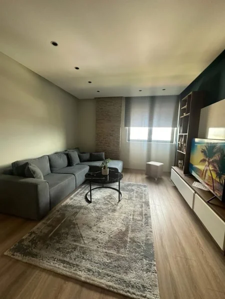 Tirane, jepet me qera apartament 1+1 Kati 7, 110 m² 600 € (Teodor keko)