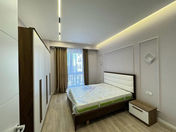Tirane, jepet me qera apartament 2+1+Ballkon Kati 2, 120 m² 750 € (Simon gjoni)