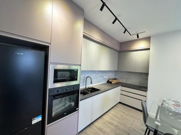 Tirane, jepet me qera apartament 2+1+Ballkon Kati 2, 120 m² 750 € (Simon gjoni)