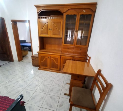Tirane, jepet me qera shtepi 1+1 Kati 1, 55 m² 300 € (JEPET ME QERA SUPER HYRJE 1+1 PRANË HOTEL MERIDIAN, RRUGA SIRI KODRA)