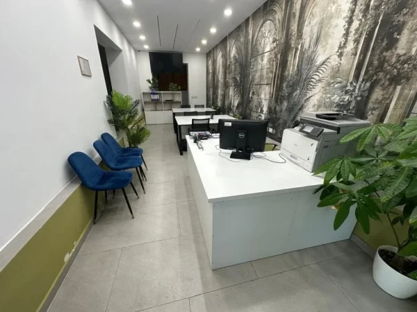 Tirane, jepet me qera ambjent biznesi Kati 0, 60 m² 700 € 