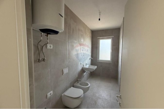 Tirane, jepet me qera apartament 2+1+Ballkon Kati 7, 97 m² 450 € (Univers City,)