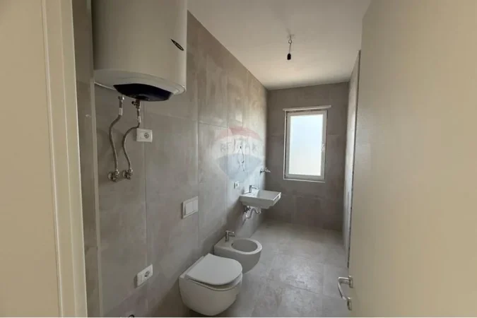 Tirane, jepet me qera apartament 2+1+Ballkon Kati 7, 97 m² 450 € (Univers City,)