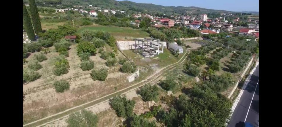 Lushnje, shitet toke , 3.500 m² 150.000 € (Kodrat e Ardenices)