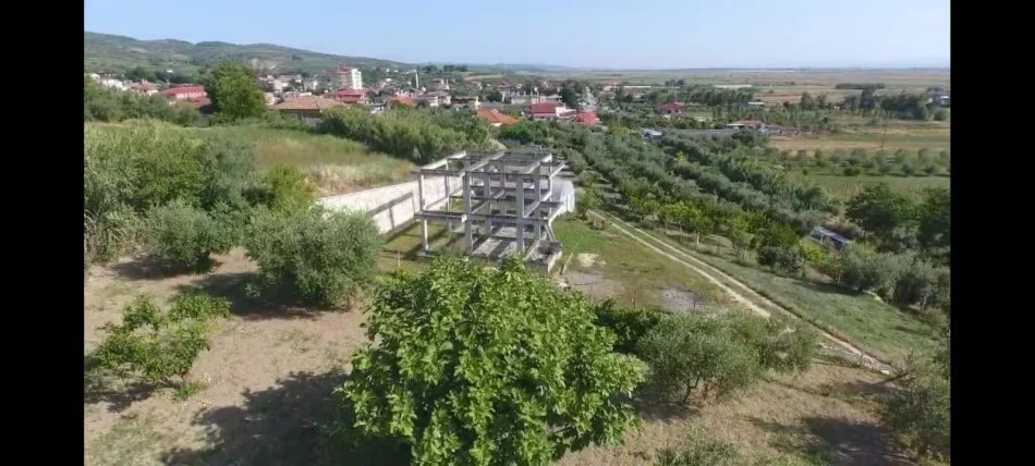 Lushnje, shitet toke , 3.500 m² 150.000 € (Kodrat e Ardenices)