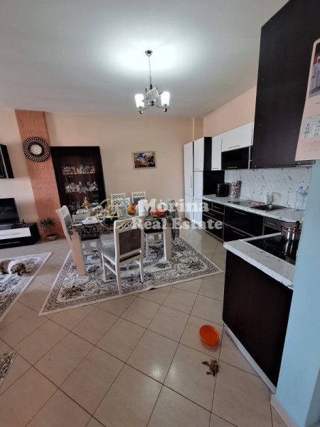 Tirane, shes apartament 2+1+Ballkon Kati 2, 115 m² 155.000 € (Kodra e Priftit)