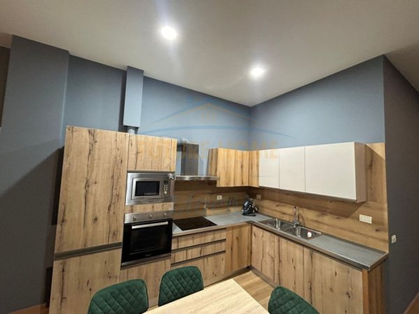 Tirane, jepet me qera apartament 1+1 Kati 0, 120 m² 650 € 