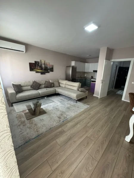 Tirane, jepet me qera apartament 2+1 Kati 4, 100 m² 400 € (Fresk)
