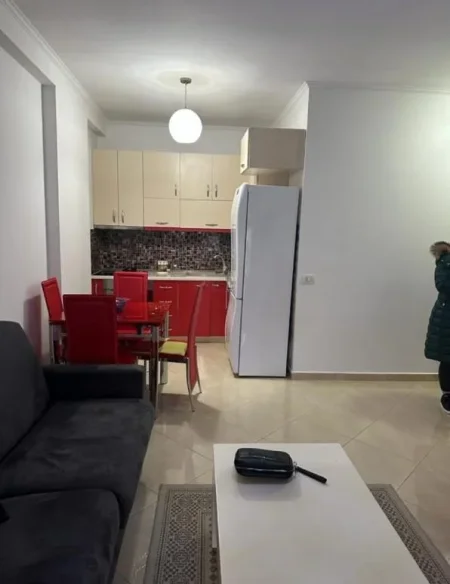 Tirane, jepet me qera apartament 1+1+Ballkon Kati 7, 65 m² 450 € (ASTIR)