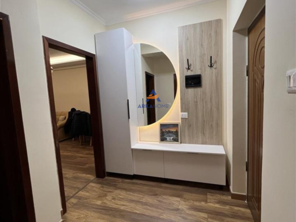 Tirane, jepet me qera apartament 1+1+Ballkon Kati 1, 68 m² 570 € (PRANE RRUGES VLLAZEN HUTA ,PAZARI I RI)