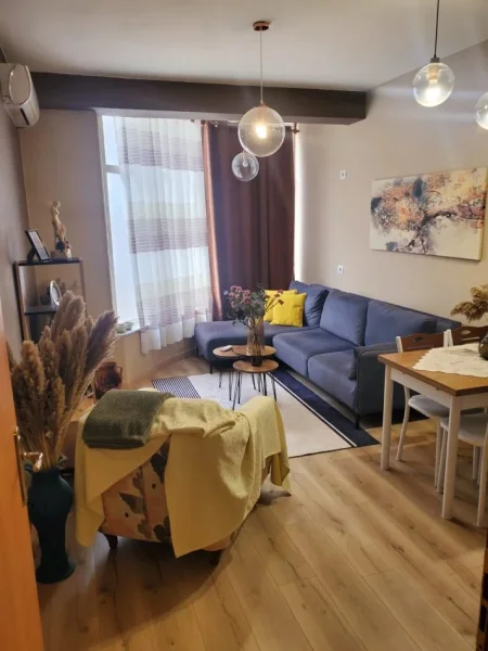 Tirane, jepet me qera apartament 1+1 Kati 2, 60 m² 500 € (astir)