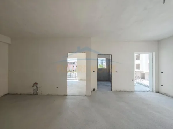 Durres, shitet apartament 1+1+Ballkon Kati 1, 62 m² (golem durres)