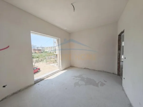 Durres, shitet apartament 1+1+Ballkon Kati 1, 62 m² (golem durres)