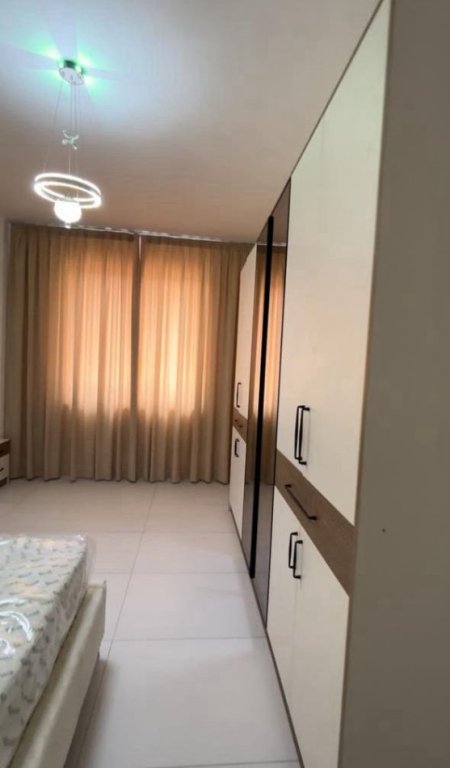 Tirane, jepet me qera apartament 1+1+Ballkon Kati 5, 74 m² 450 € (dine hoxha)