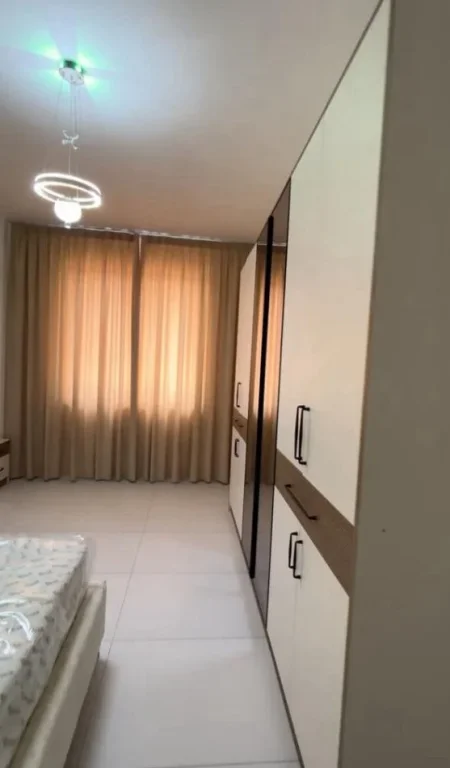 Tirane, jepet me qera apartament 1+1+Ballkon Kati 5, 74 m² 450 € (dine hoxha)