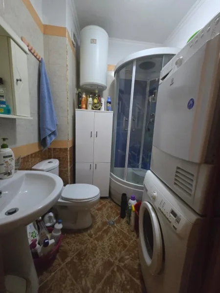 Tirane, jepet me qera apartament 1+1 Kati 5, 72 m² 450 € (rruga teodor keko)