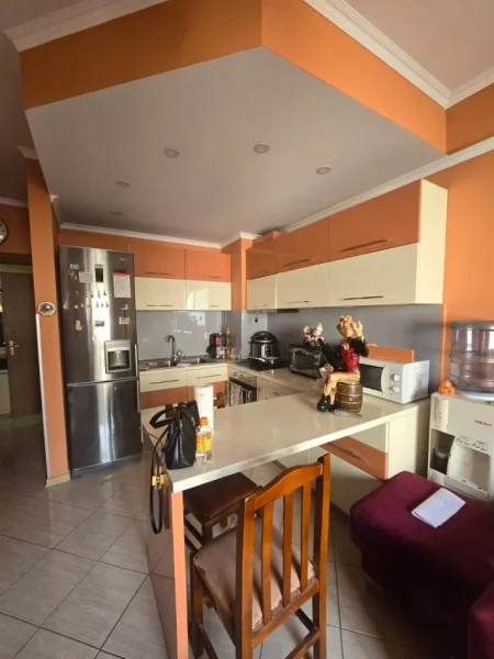 Tirane, jepet me qera apartament 1+1 Kati 5, 72 m² 450 € (rruga teodor keko)