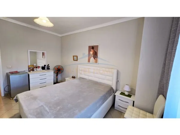 Durres, jap me qera apartament 1+1+Ballkon Kati 4, 160 m² 350 € (shkembi i kavajes)