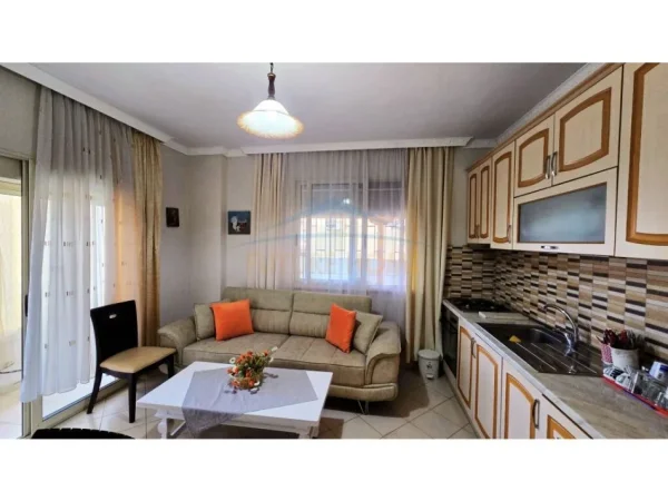 Durres, jap me qera apartament 1+1+Ballkon Kati 4, 160 m² 350 € (shkembi i kavajes)