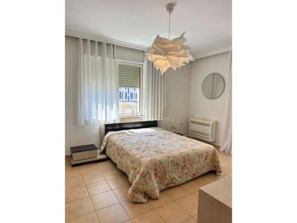 Tirane, jepet me qera 2+1 , 100 m² 800 € (Liqeni i thate)