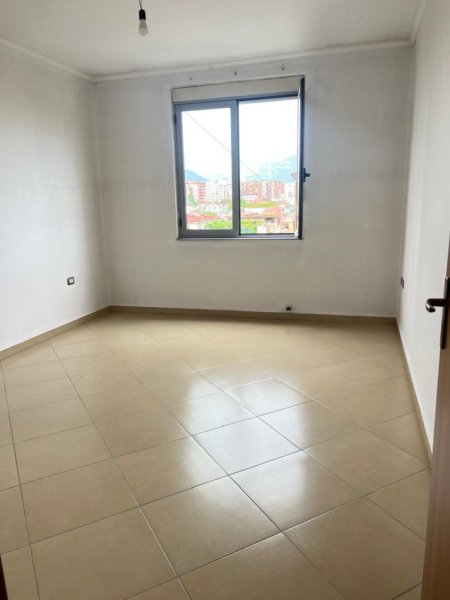 Tirane, jepet me qera apartament 2+1 Kati 3, 120 m² 400 € (misto mame)
