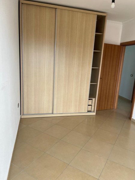 Tirane, jepet me qera apartament 2+1 Kati 3, 120 m² 400 € (misto mame)