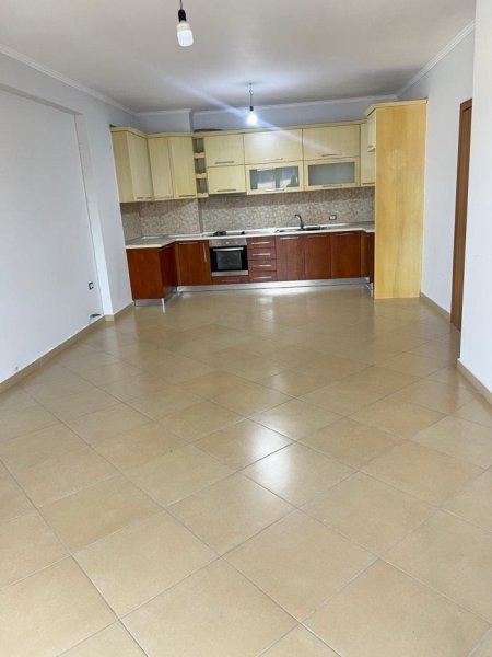 Tirane, jepet me qera apartament 2+1 Kati 3, 120 m² 400 € (misto mame)