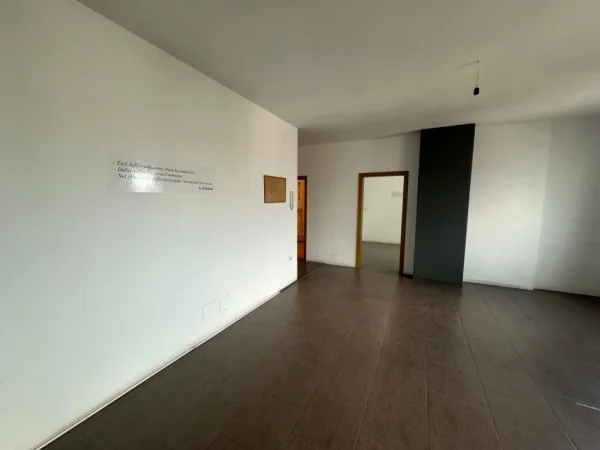 Tirane, jap me qera zyre Kati 5, 116 m² 600 € (Zogu i Zi)