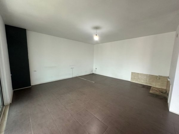 Tirane, jap me qera zyre Kati 5, 116 m² 600 € (Zogu i Zi)
