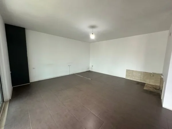 Tirane, jap me qera zyre Kati 5, 116 m² 600 € (Zogu i Zi)