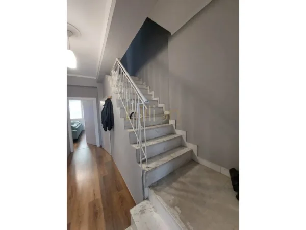 jepet me qera 3 Katshe , 140 m² 1.200 €