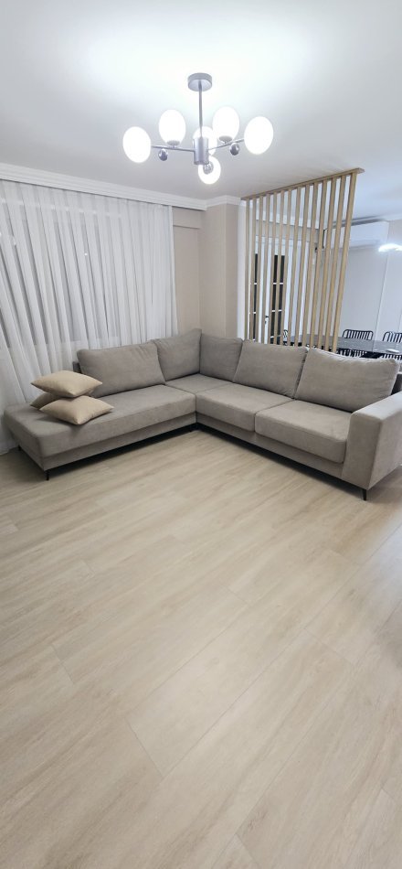 Tirane, jepet me qera apartament 3+1+Ballkon Kati 1, 120 m²  950 € (bulevsrdi zogu i pare)