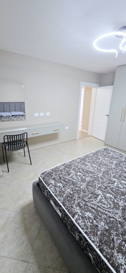 Tirane, jepet me qera apartament 3+1+Ballkon Kati 1, 120 m²  950 € (bulevsrdi zogu i pare)