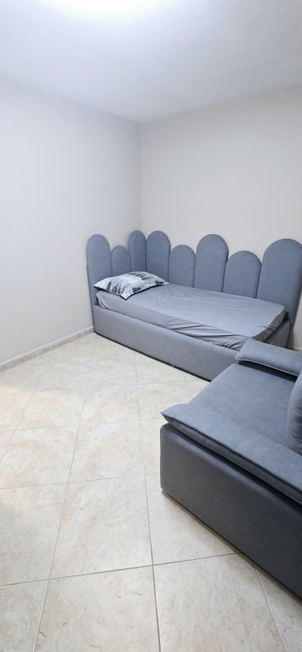 Tirane, jepet me qera apartament 3+1+Ballkon Kati 1, 120 m²  950 € (bulevsrdi zogu i pare)