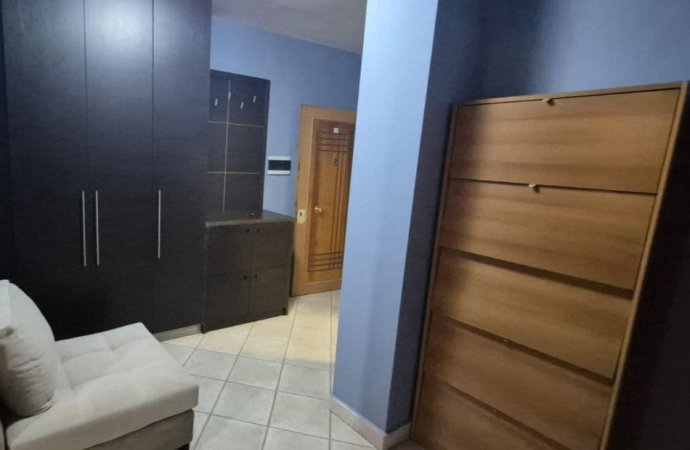 Tirane, jepet me qera apartament 2+1 Kati 5, 95 m² 700 € (sali butka)