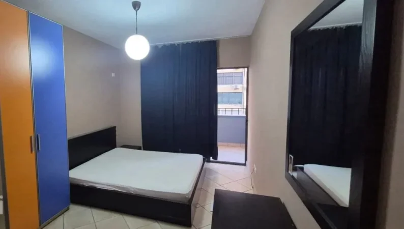 Tirane, jepet me qera apartament 2+1 Kati 5, 95 m² 650 € (sali butka)