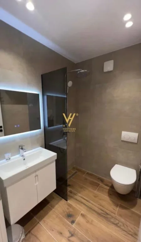 Tirane, shitet garsonier 4+1+Ballkon Kati 0, 152 m² 532.000 € (STADIUMIO DINAMO)