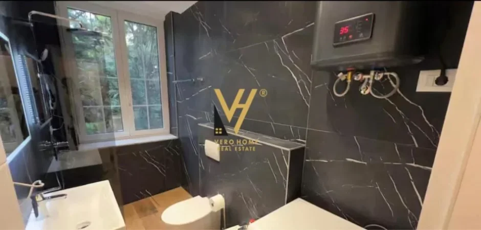 Tirane, shitet garsonier 4+1+Ballkon Kati 0, 152 m² 532.000 € (STADIUMIO DINAMO)